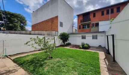 Casa para Venda - 227m², 3 dormitórios, sendo 1 suites, 4 vagas - Cinqüentenário
