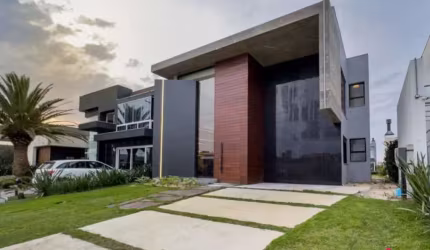 Casa à venda na Avenida Diamante, 1173, Condomínio Riviera Xangri-Lá, Xangri-Lá por R$ 2.199.000