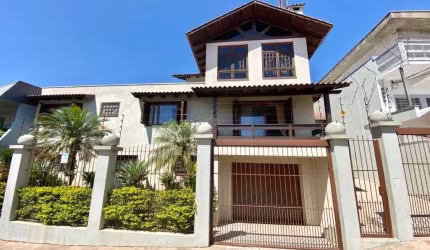 Casa para Venda - 438m², 4 dormitórios, sendo 2 suites, 5 vagas - Jardim América