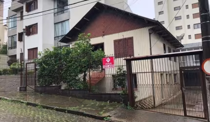 Casa para Venda - 360m², 3 dormitórios, sendo 1 suites, 3 vagas - Panazzolo