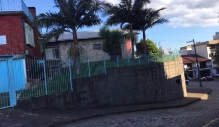 Casa para Venda - 200m², 3 dormitórios, 2 vagas - Santa Catarina
