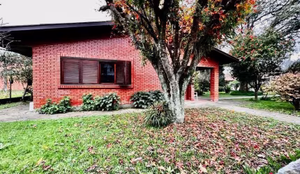 Casa para Venda - 250m², 3 dormitórios, 2 vagas - Presidente Vargas