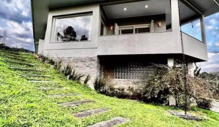 Casa para Venda - 320m², 3 dormitórios, sendo 3 suites, 5 vagas - Linha 40