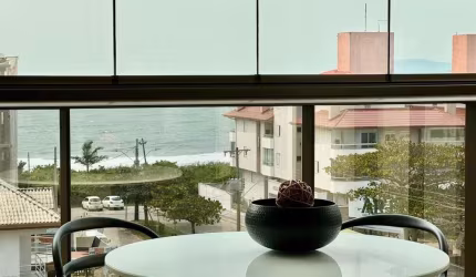 Apartamento com 3 quartos à venda na Avenida Caravelas, 439, Armaçao da Piedade, Governador Celso Ramos por R$ 1.797.000