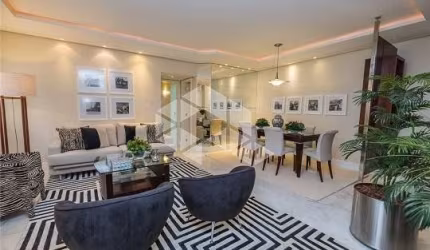 COBERTURA DUPLEX, alto padrão, com área de 277,00 m², com 3 dormitórios, sendo 1 suíte com sacada e vista mar no bairro Agronômica.