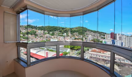 APARTAMENTO DUPLEX  COM 3 QUARTOS SENDO 1 SUÍTE E 1 VAGA DE GARAGEM NO CENTRO DE FLORIANÓPOLIS/SC