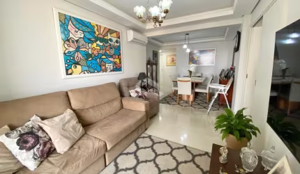 APARTAMENTO COM 3 QUARTOS SENDO 1 SUÍTE, E 2 VAGAS DE GARAGEM NO BAIRRO ESTREITO, EM FLORIANÓPOLIS/SC.