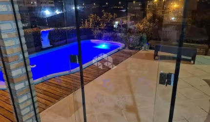 CASA DE ALTO PADRÃO COM VISTA PARA O MAR COM 3 QUARTOS SENDO 1 SUÍTE E 3 VAGAS DE GARAGEM NO SACO DOS LIMÕES EM FLORIANÓPOLIS/SC