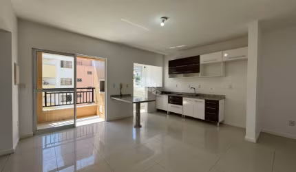 APARTAMENTO SEMIMOBILIADO COM 2 QUARTOS E 1 VAGA DE GARAGEM NO ABRAÃO FLORIANÓPOLIS/SC