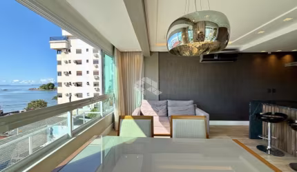 APARTAMENTO COM 2 SUÍTES 2 VAGAS DE GARAGEM E VISTA PANORÂMICA EM COQUEIROS FLORIANÓPOLIS/SC - PORTEIRA FECHADA, 100% MOBILIADO.