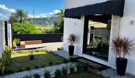 CASA MISTA RESIDENCIAL E COMERCIAL COM 5 DORMITÓRIOS SENDO 1 SUÍTE E VAGA NO SACO DOS LIMÕES FLORIANÓPOLIS