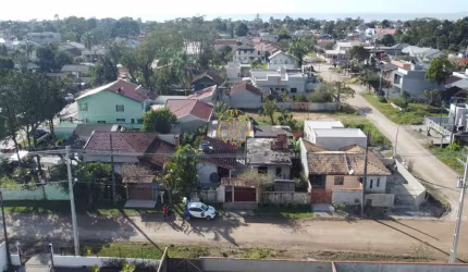 Casa com 3 quartos à venda na Padre Anchieta, 399, Princesa do Mar, Itapoá por R$ 300.000