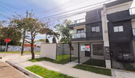 SOBRADO TRIPLEX DE ESQUINA NOVO