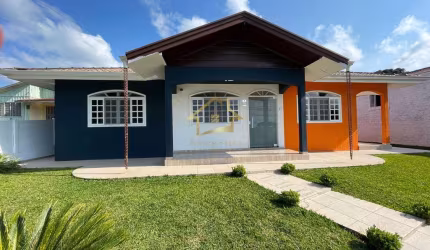 CASA NO CENTRO DA CIDADE DE QUATRO BARRAS