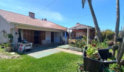 Casa 03 Dorm à venda no Bairro CAPÃO NOVO com 150 m² de área privativa - 2 vagas de garagem