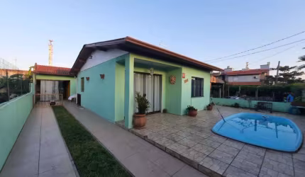 Casa 04 Dorm à venda no Bairro CAPÃO NOVO - 3 vagas de garagem