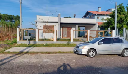 Casa 02 Dorm à venda no Bairro CAPÃO NOVO - 2 vagas de garagem