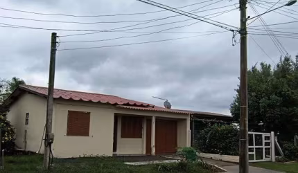 Casa 02 Dorm à venda no Bairro CAPÃO NOVO - 2 vagas de garagem