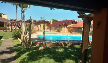 Sobrado 02 Dorm à venda no Bairro CAPÃO NOVO com 70 m² de área privativa - 2 vagas de garagem