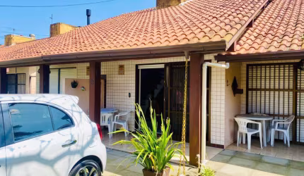 Sobrado 02 Dorm à venda no Bairro CAPÃO NOVO - 2 vagas de garagem