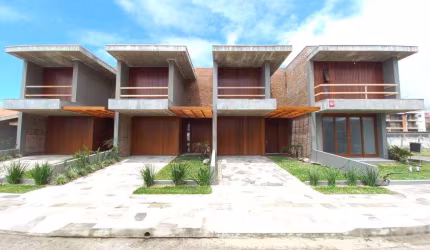 Sobrado 04 Dorm à venda no Bairro CAPÃO NOVO com 164 m² de área privativa - 1 vaga de garagem