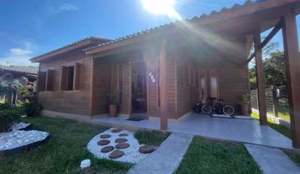 Casa 03 Dorm à venda no Bairro CAPÃO NOVO - 1 vaga de garagem