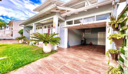 Casa 03 Dorm à venda no Bairro CAPÃO NOVO com 288 m² de área privativa - 1 vaga de garagem