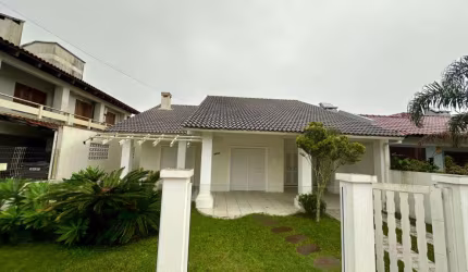 Casa 03 Dorm à venda no Bairro CAPÃO NOVO com 150 m² de área privativa - 2 vagas de garagem