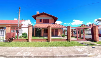 Casa 03 Dorm à venda no Bairro CAPÃO NOVO com 160 m² de área privativa - 1 vaga de garagem
