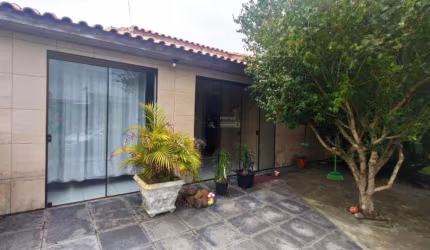 Casa 03 Dorm à venda no Bairro CAPÃO NOVO com 180 m² de área privativa - 2 vagas de garagem