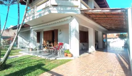 Casa 04 Dorm à venda no Bairro CAPÃO NOVO com 250 m² de área privativa - 3 vagas de garagem