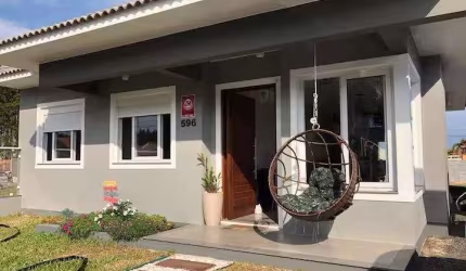 Casa 04 Dorm à venda no Bairro CAPÃO NOVO com 137 m² de área privativa - 2 vagas de garagem