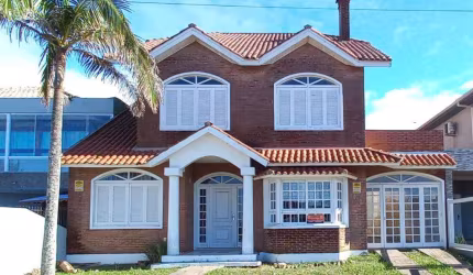 Casa 06 Dorm à venda no Bairro CAPÃO NOVO com 250 m² de área privativa - 3 vagas de garagem