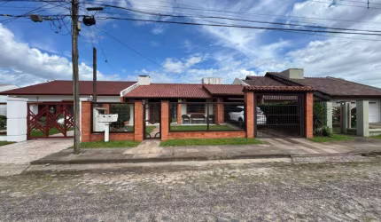 Casa 03 Dorm à venda no Bairro CAPÃO NOVO com 114 m² de área privativa - 1 vaga de garagem