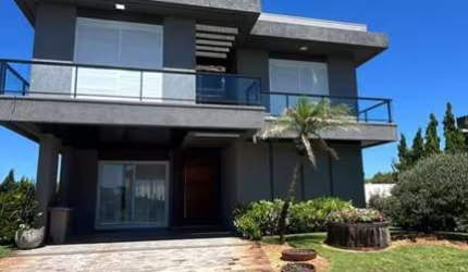 Casa 04 Dorm à venda no Bairro CAPÃO NOVO com 300 m² de área privativa - 2 vagas de garagem