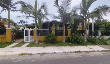 Casa 02 Dorm à venda no Bairro CAPÃO NOVO - 3 vagas de garagem