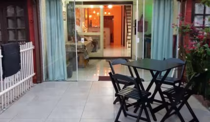 Sobrado 02 Dorm à venda no Bairro CAPÃO NOVO com 75 m² de área privativa - 2 vagas de garagem