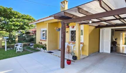 Casa 03 Dorm à venda no Bairro CAPÃO NOVO com 120 m² de área privativa - 4 vagas de garagem