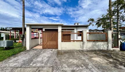 Apartamento 03 Dorm à venda no Bairro CAPÃO NOVO com 150 m² de área privativa - 1 vaga de garagem