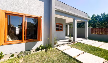 Casa 03 Dorm à venda no Bairro CAPÃO DA CANOA com 190 m² de área privativa - 1 vaga de garagem