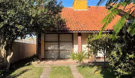Sobrado 02 Dorm à venda no Bairro CAPÃO NOVO com 52 m² de área privativa - 2 vagas de garagem