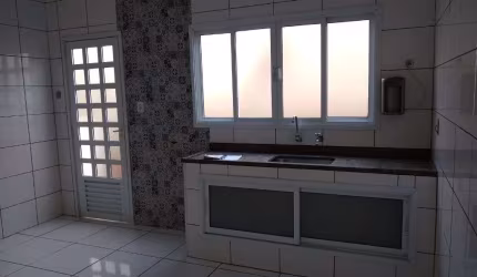 Imóvel com duas moradias. Vila Rica.