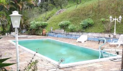 Sítio para venda com 3 dormitórios, piscina e lago em Biritiba Ussu.