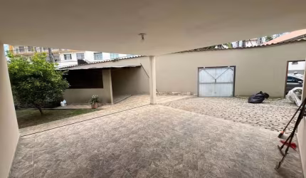 Casa térrea para venda com 2 dormitórios em frente ao Shopping de Mogi.