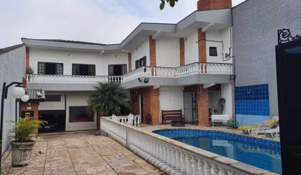 Sobrado alto padrão para venda com 4 dormitórios e piscina na Vila Mogi Moderno.