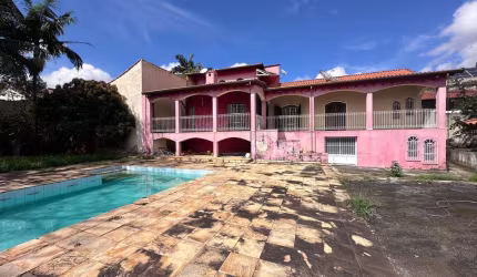 Casa térrea para venda com 3 suítes e piscina na Vila Oliveira.