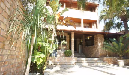 Sobrado mobiliado para venda com 4 dormitórios e piscina na Vila Suíssa em Mogi.