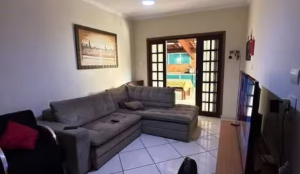 Casa térrea para venda com 4 suítes no centro de Mogi das Cruzes.