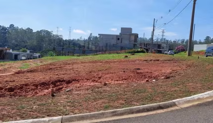 Excelente terreno de esquina com 460 m² no Condomínio Veneza em César de Souza.