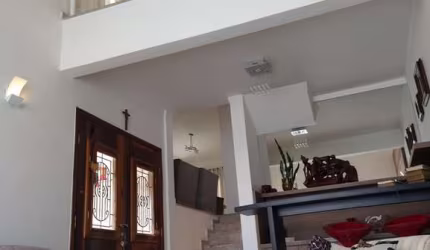Casa mobiliada para venda com 4 dormitórios e piscina no Condomínio Aruã.
